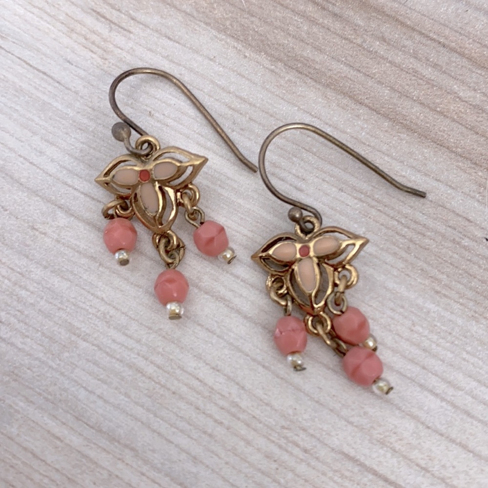 ❤️ Banana Republic Dainty Gold Tone Earrings with Pink Bead Details